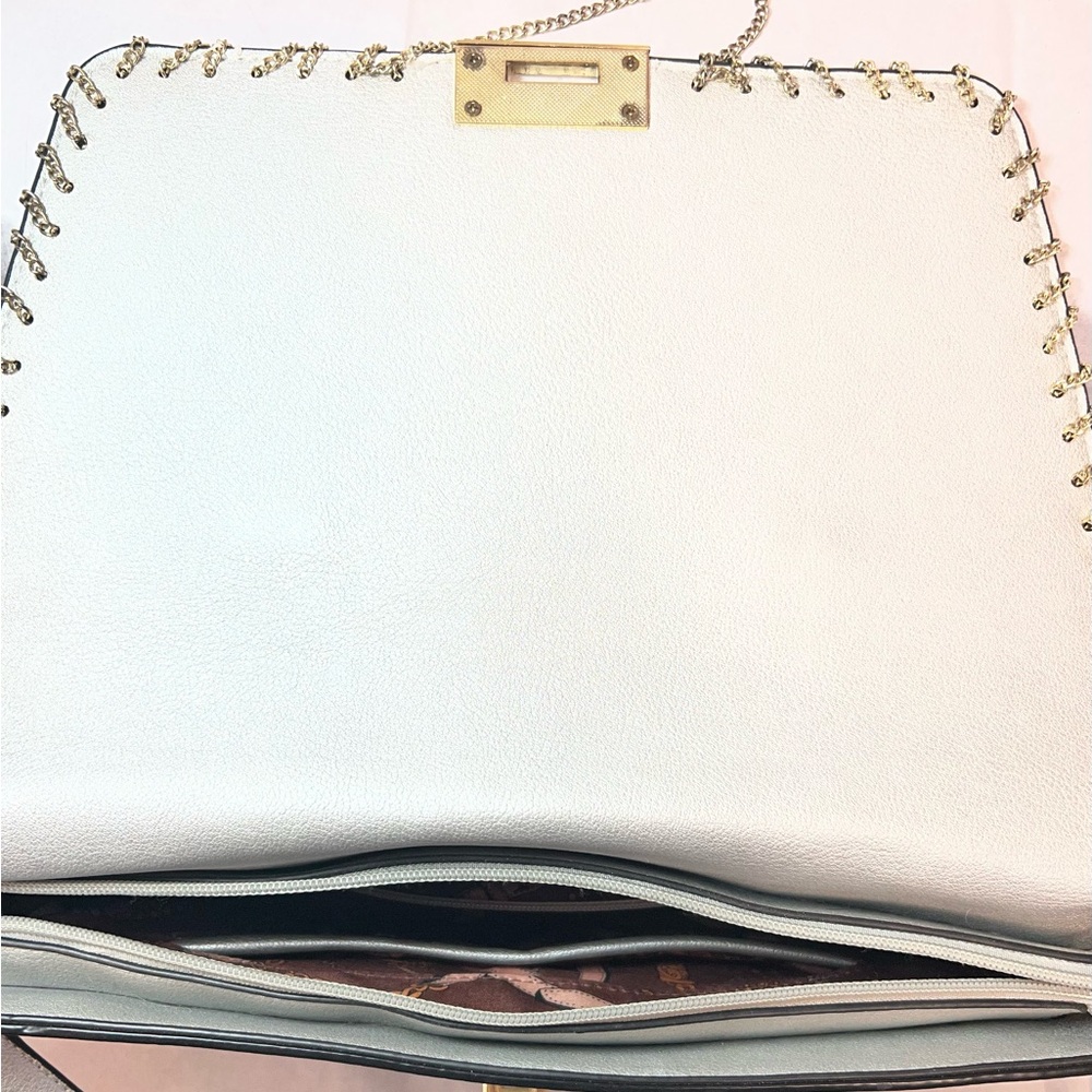Chic Silver Satchel with Gold Details - Picture 5 of 8